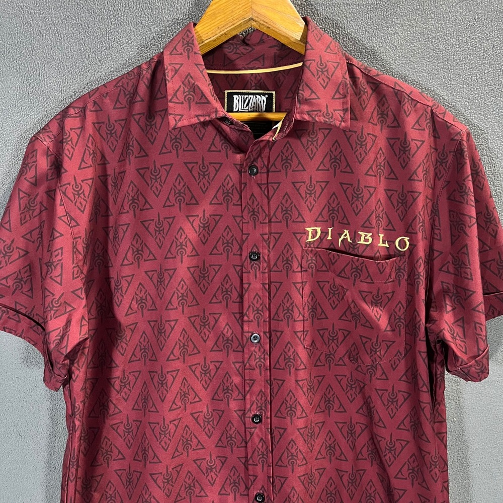 Blizzard Diablo Mens Burgundy Short Sleeve Button Up Shirt Geometric Pattern M